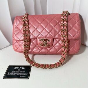 CHANEL Rose Quilted Shoulder Bag with Gold Chain